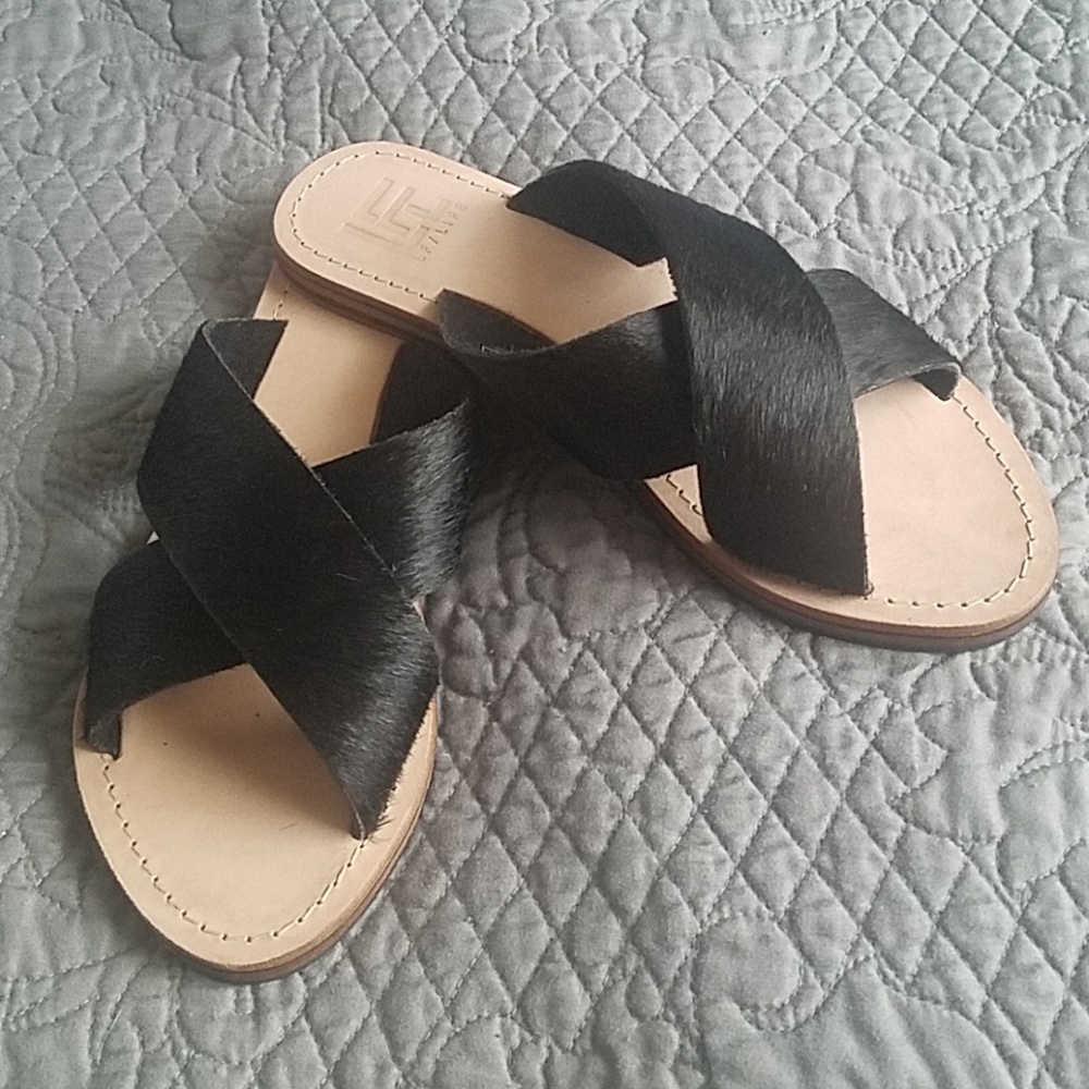 NWOT- LF/ LIFE Fur/Leather Cross Strap Slides